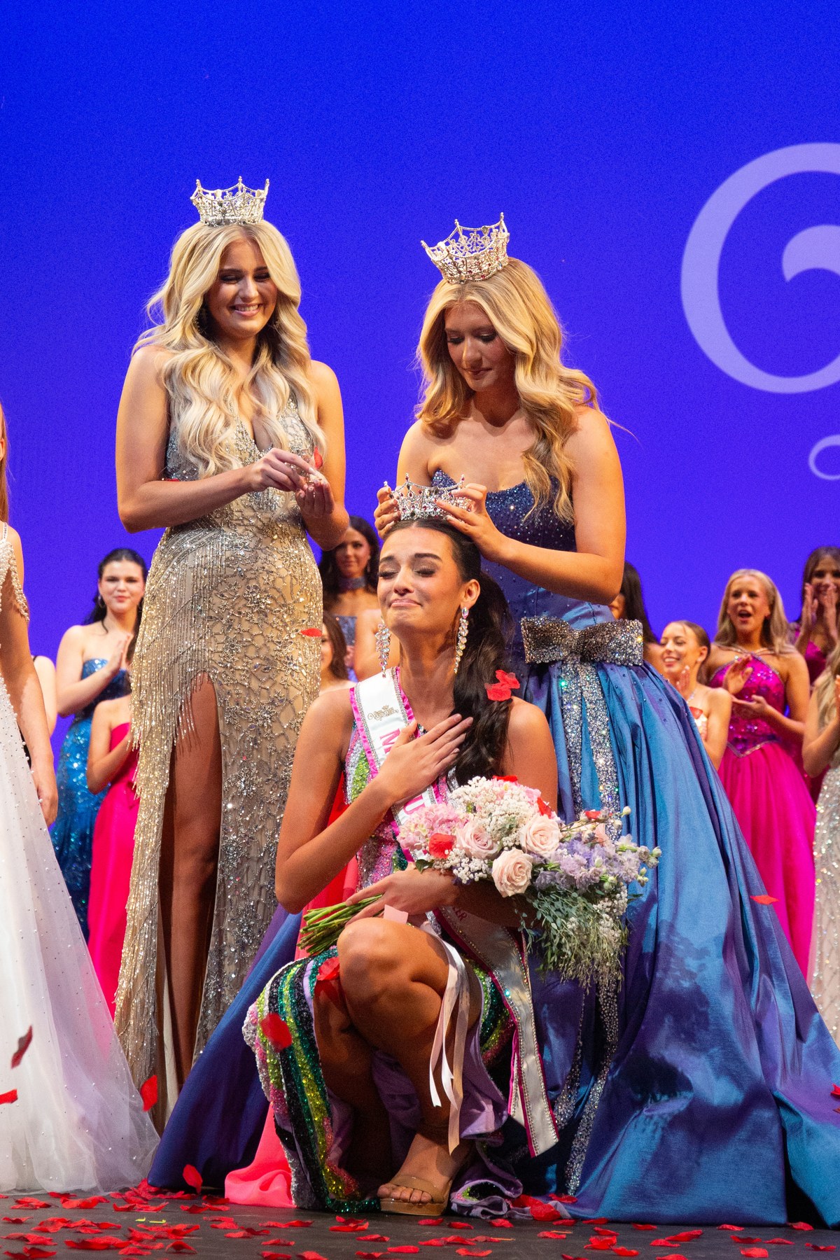 Ava Mousley being crowned Miss Utah Teen Volunteer 2027