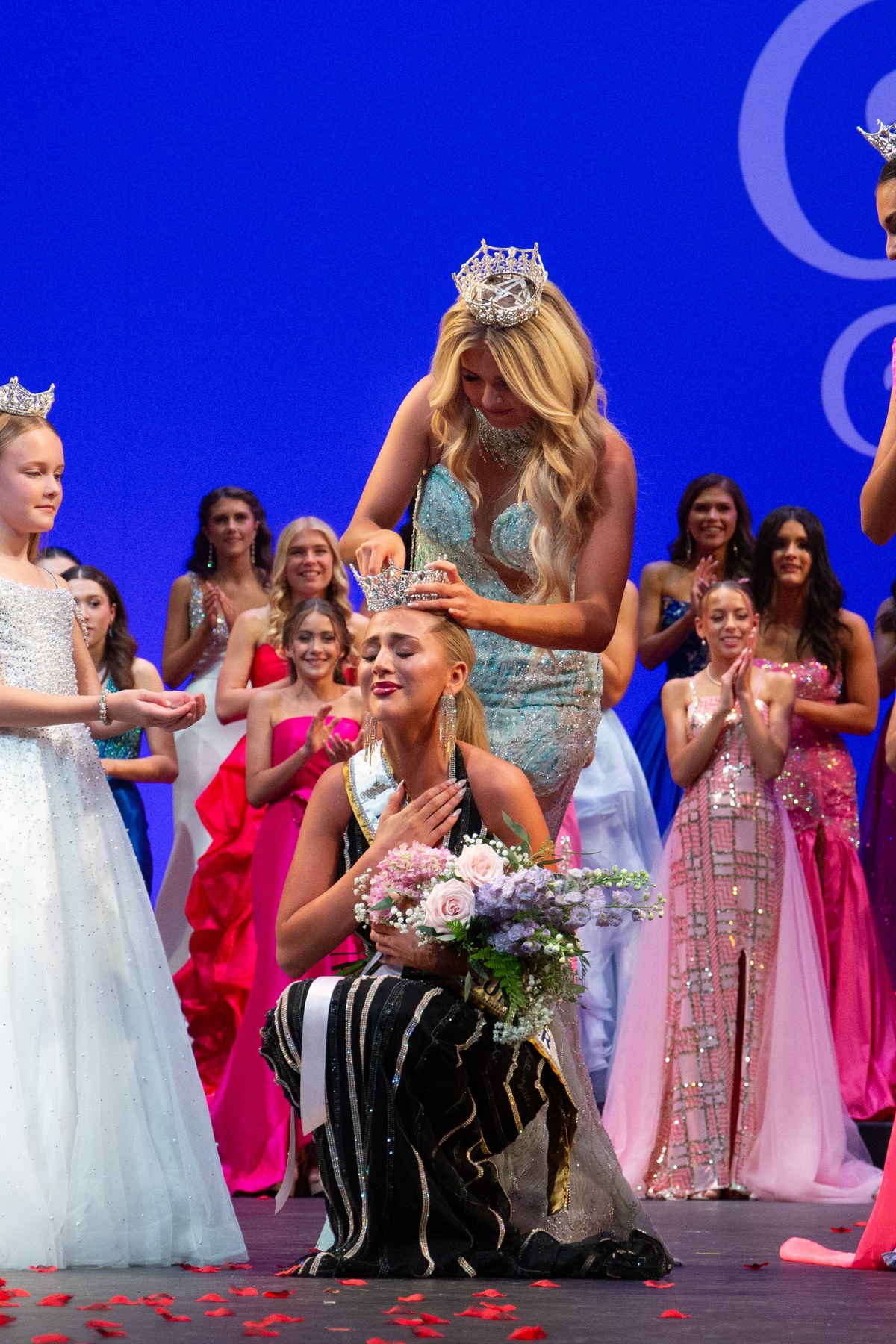 Lakely Brotherson being crowned Miss Utah Volunteer 2027